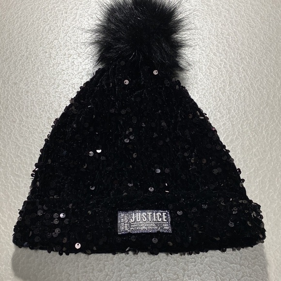 Justice " Don't let anyone put a label on you"
Sequin Beanie black fur Pompom - Picture 7 of 12